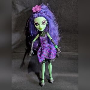 Monster High Amanita Nightshade Doll 2016 Scream & Sugar & Accessories G2
